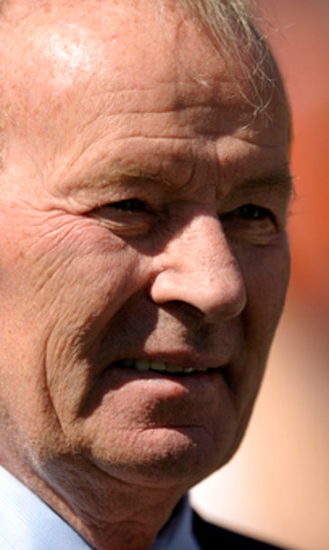 Broncos, Elway driven by desire to honor ailing owner